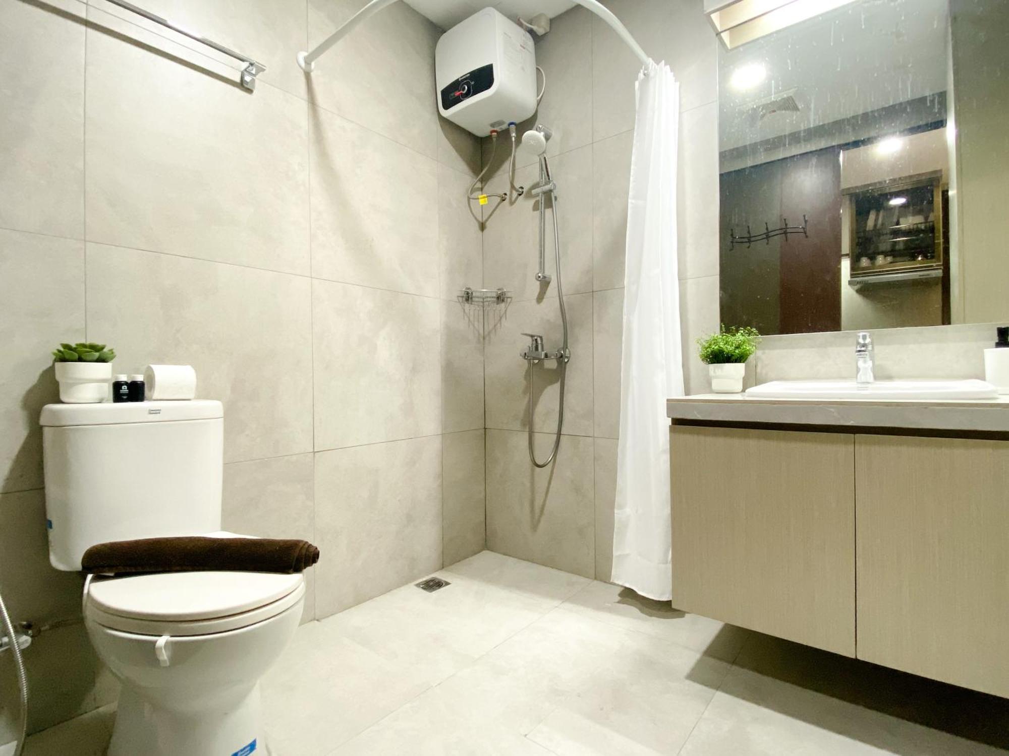 Simply And Comfortable 2Br Pollux Chadstone Apartment By Travelio Cikarang Exterior foto